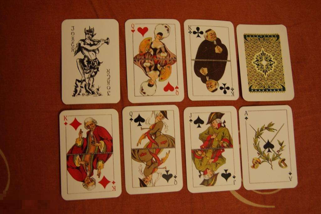 18 cards. Карты игральные сувенирные. Игральные карты 18 век. Игральные карты КЦП. Советские игральные карты.