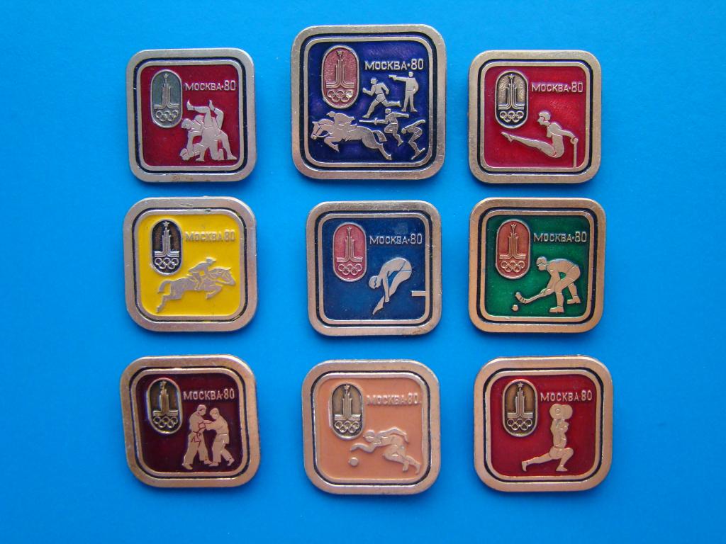 Советские спортивные значки. Значок кострома. Набор значков башни московского кремля. Набор значков. Наборы значков москва.