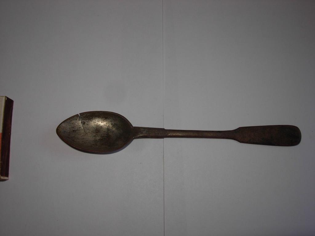 Ложка старинная клеймо. Старинная чайная ложка латунная. Ложка столовая латунь серебрением клеймо potent 190 44. Ложка царская с клеймом якорь. Kleyfr серебряная ложка 1896.