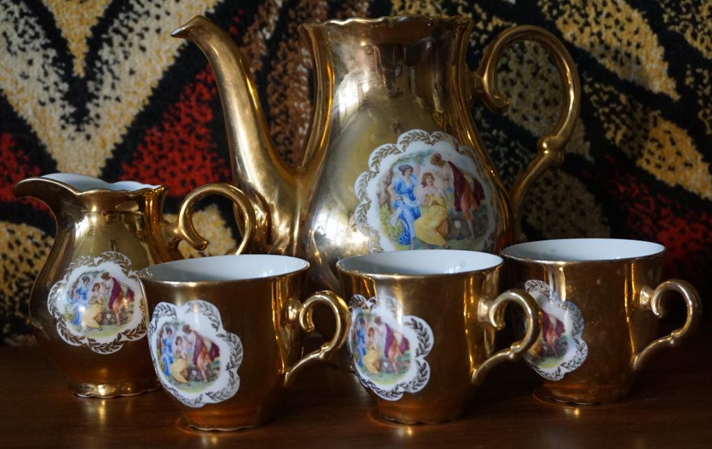 Часть сервиза мадонна (Чехословакия), крышки сервиза. Фарфор.