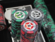 Набор для покера на 300 фишек STARS (14 грамм) в алюминиевом кейсе