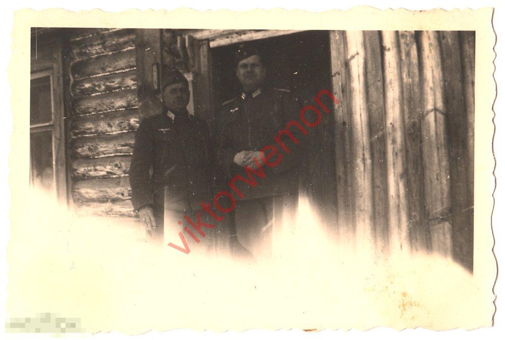 ВОВ фото фотография 9х6см Оригинал Мужчина Немецкий офицер Русская изба СССР Рейх (3711) 