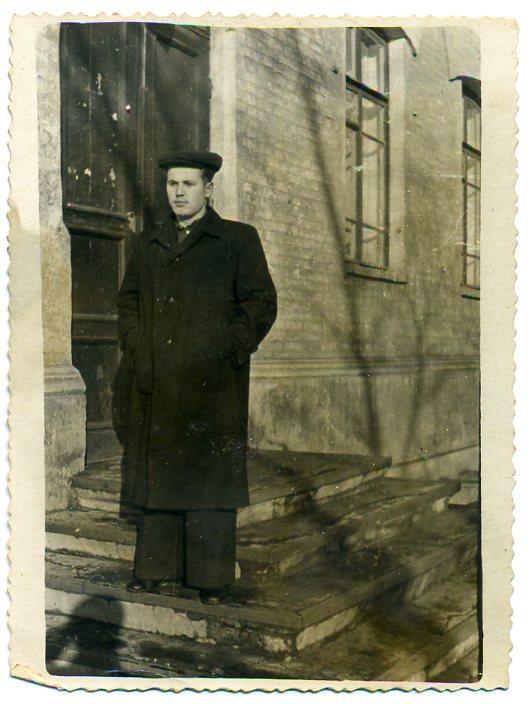 Советский быт Молодежь юноша одежда мода 11 х 8,5 см