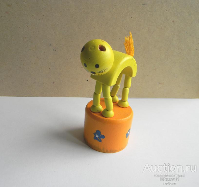 Игрушка-дергунчик Кошка на подставке СССР дерево пластик