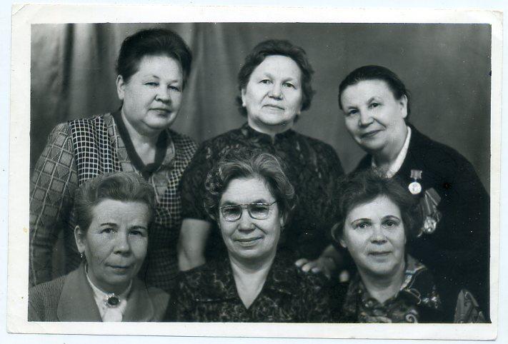 Женщины ветераны ВОВ медали ордена 1977 год 12,5 х 18 см