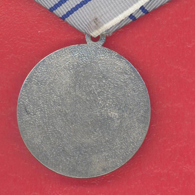 Отвага за афганистан. Афганская медаль за отвагу. Медаль Афганистан за отвагу. Медаль за отвагу СССР афганцев. Медаль отвага Афганистан.