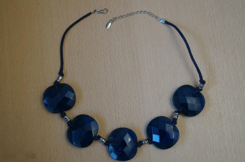 Красивое колье с тёмно-синими медальонами. Импортная бижутерия 