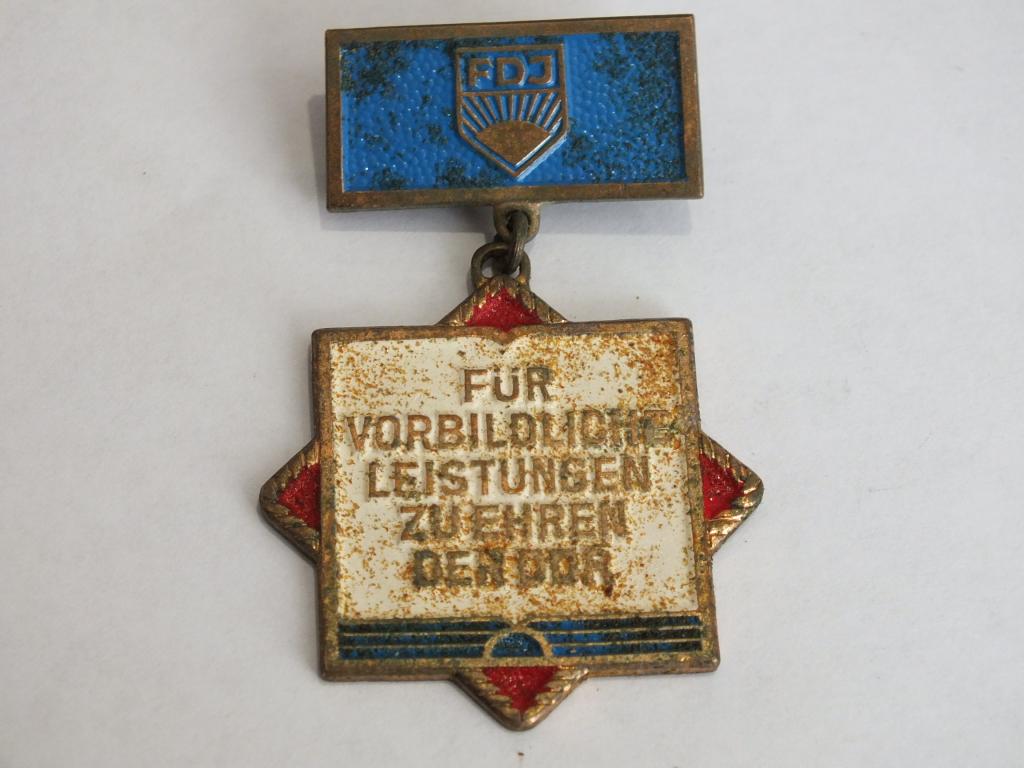 Коллекция знак значок   Иностранный тяжелый   Лист 242 Более 20000 шт