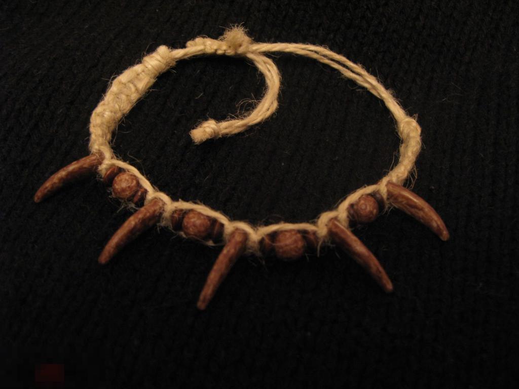 Плетёный браслет "Волчьи когти". США.  (Имитация)