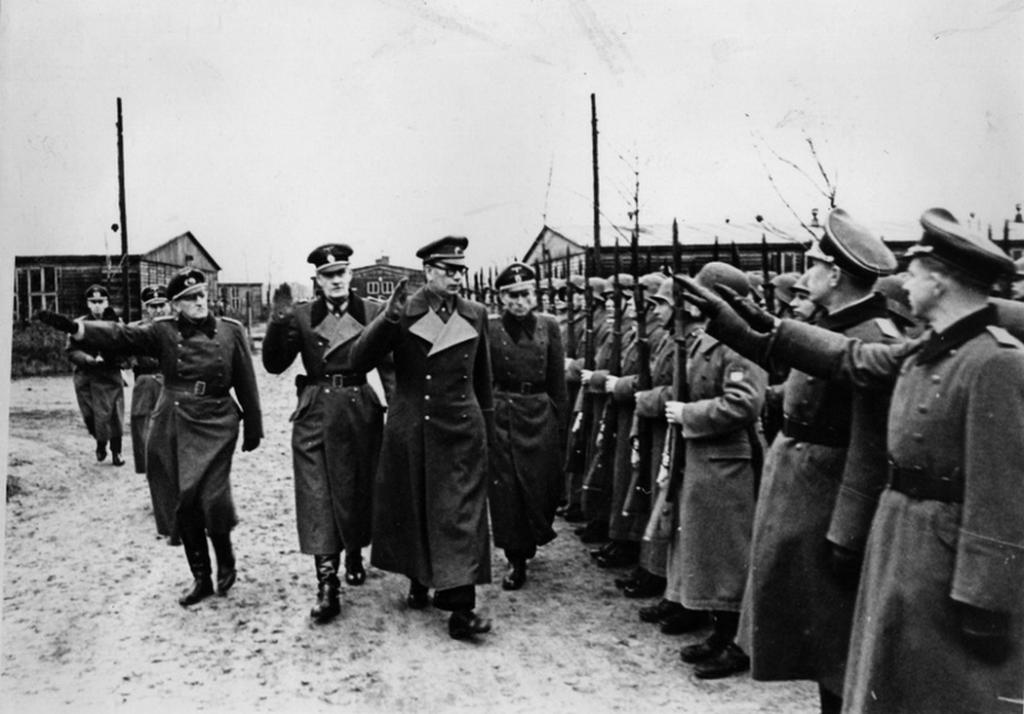 Коллаборационизм во второй мировой войне примеры Германия. Третий Рейх. Агитационная листовка РОА генерала А.А.Власова "Военный в