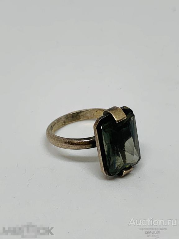 Ювелирные изделия. Кольцо серебряное. Перстень. С дымчатым камнем.