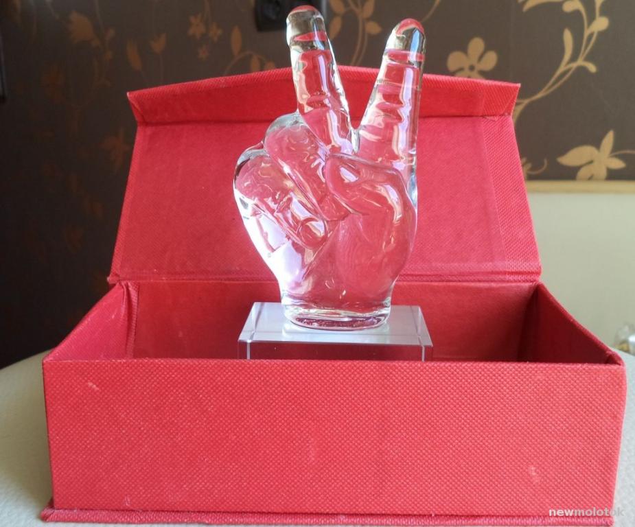 СТАТУЭТКА  СУВЕНИР РУКА СТЕКЛО ПОДАРОЧНАЯ УПАКОВКА