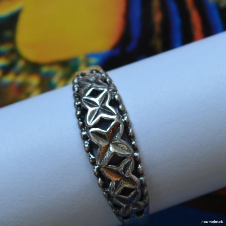 Изящное серебряное кольцо "Виринея" 925 проба 17 размер