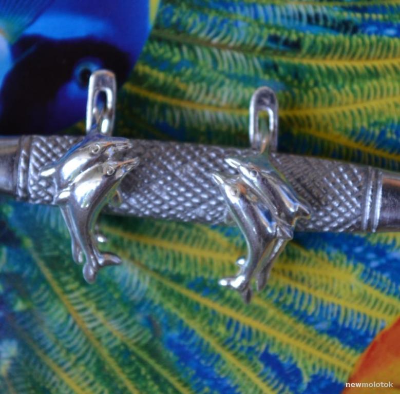 Изящные серебряные серьги "Дельфины" серебро 925 проба