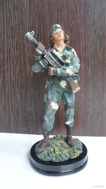ФИГУРКА СТАТУЭТКА ЖЕНЩИНА ВОИН СОЛДАТ С АВТОМАТОМ СПЕЦНАЗ ВЫСОТА 17 СМ