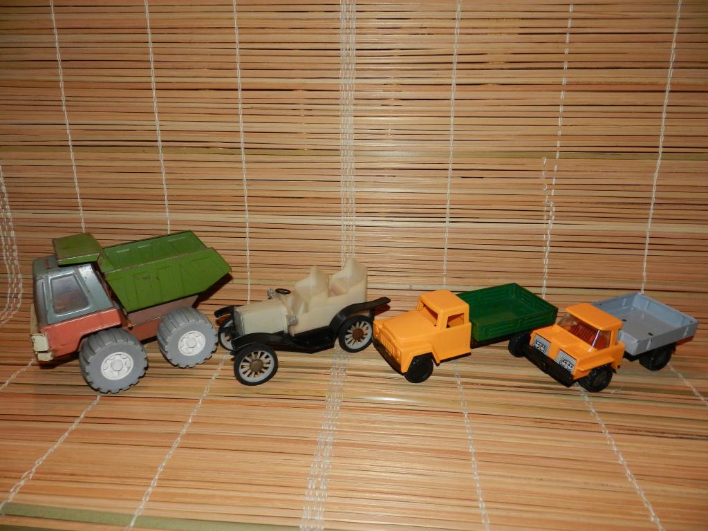 Машинки-Каталки 3 шт. ГРУЗОВИКИ и АВТО-РЕТРО. Игрушки СССР 1970-80гг