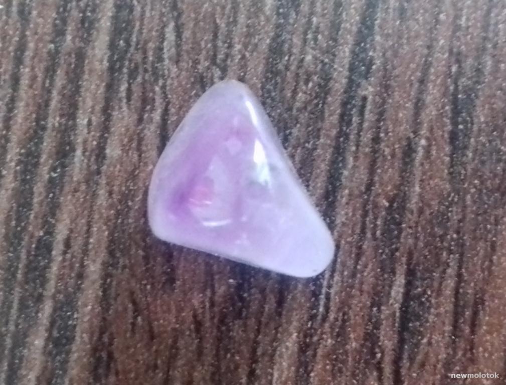КРАСИВЫЙ НАТУРАЛЬНЫЙ КАМЕНЬ АМЕТИСТ БРАЗИЛИЯ  ВЕС ОКОЛО 5 КАРАТ