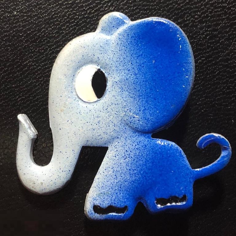 Значок - брошь Слоник голубой, эмаль (396) 