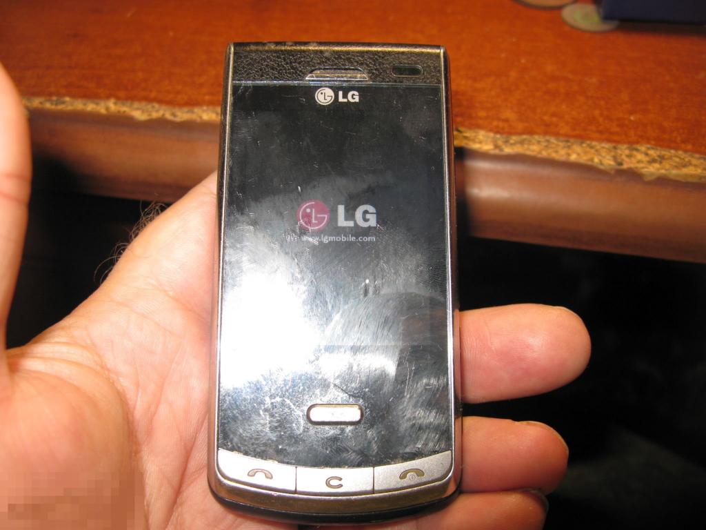 Телефон lg KF755 Смартфон LG KF755