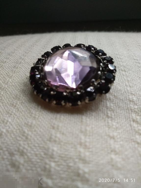 Брошь времен СССР. Первая половина 20 века. Гранатовое стекло. 