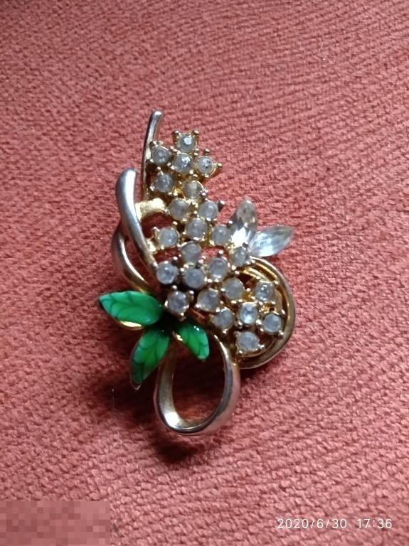 Брошь времён СССР. Позолота. Европа? 