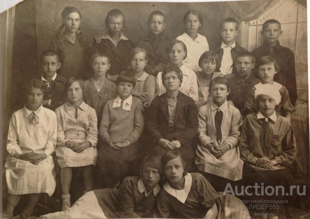 ФОТОГРАФИЯ ШКОЛЬНИКИ - ПИОНЕРЫ С УЧИТЕЛЕМ 1937 год !