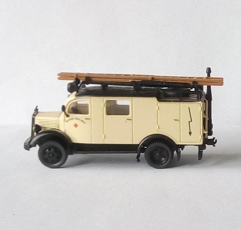 Автомобиль технической службы Mercedes. Масштаб 1:87 HO. Производитель Roco. Редкость. 90-е