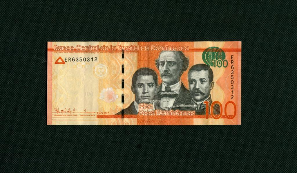 100 песо. 2015 год. Доминиканская республика. # 5013.