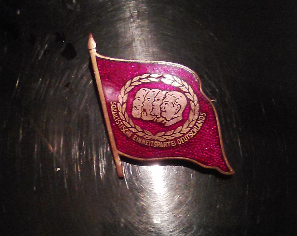 Знак Сталин, Ленин , Энгельс, Маркс, ГДР значёк оригинал.