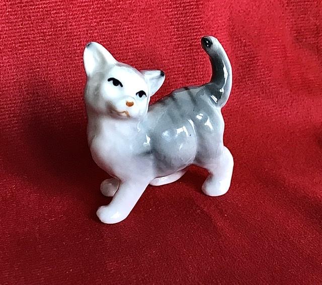 Статуэтка котёнок фарфор Н-6 см без клейма