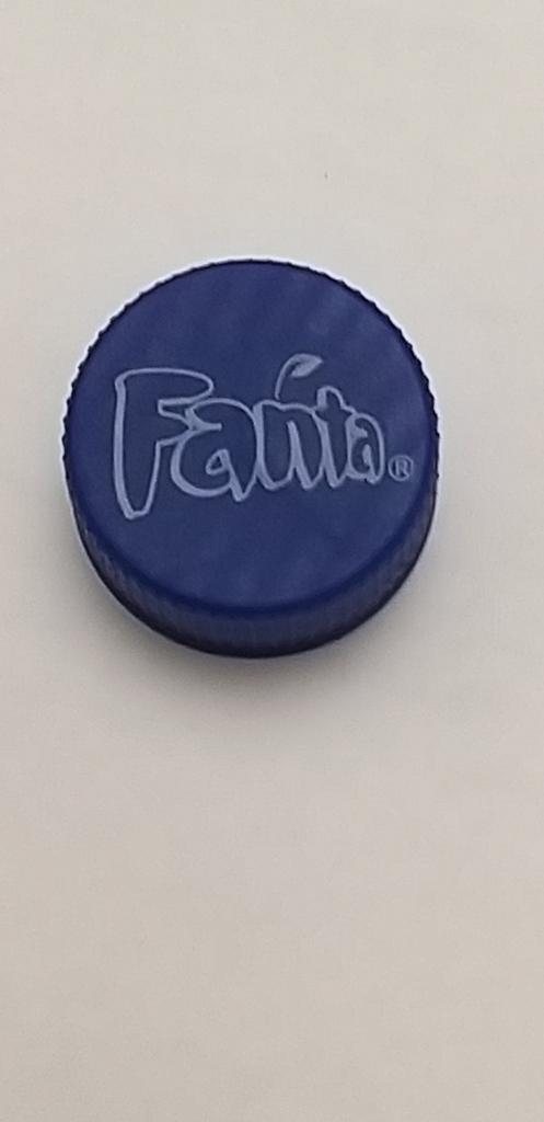 Пробка от бутылки ПЭТ. FANTA. Фиолетовая. Надпись белая. Высокая. Цена за 1 штуку.