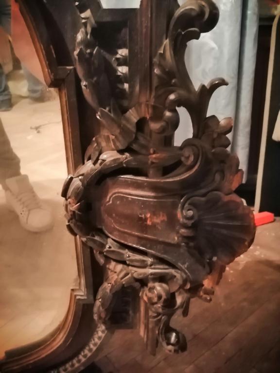 Старинное резное зеркало