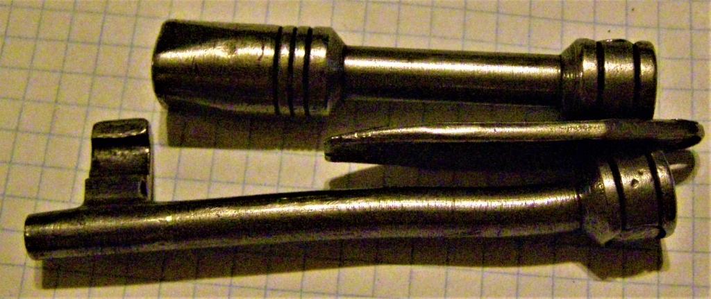 Ключи проводника поезда. Вагон. Тамбур. Поезд. Железная дорога.  Сделано в СССР. Ключи.