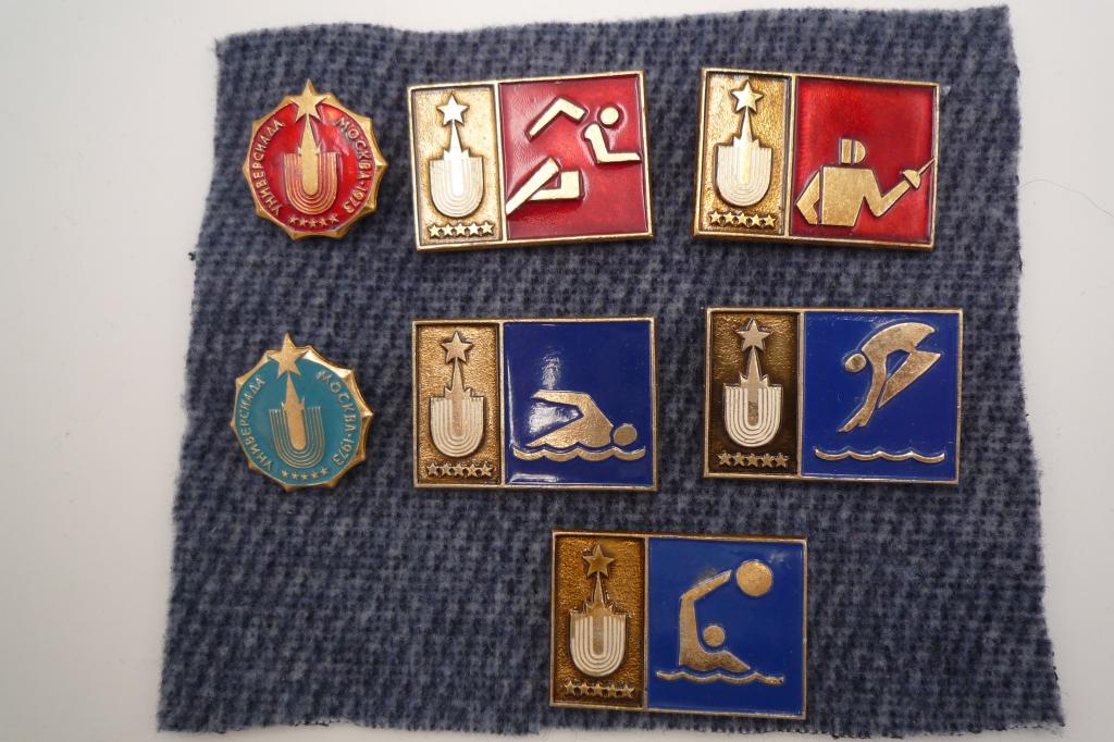 Универсиада Москва-1973  комплект 7 значков бег, шпага, водные виды спорта