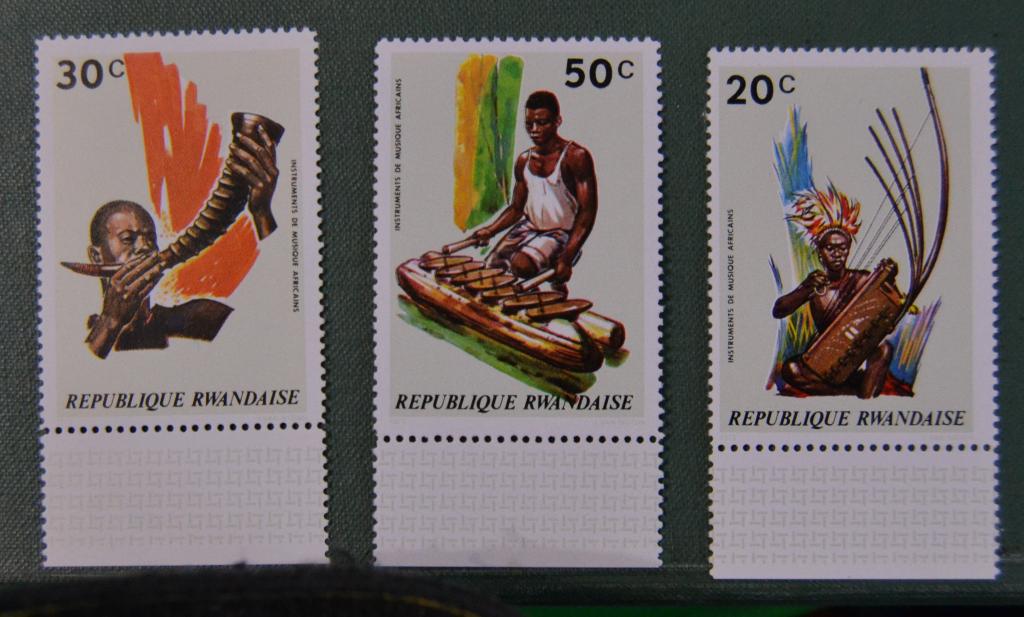 Руанда 1973 Mi-558-60 из серии 0,3€ Народные музыкальные инструменты MNH