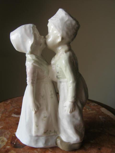 Поцелуй. HEUBACH BROS. (Germany) - 1882 - 1930.
