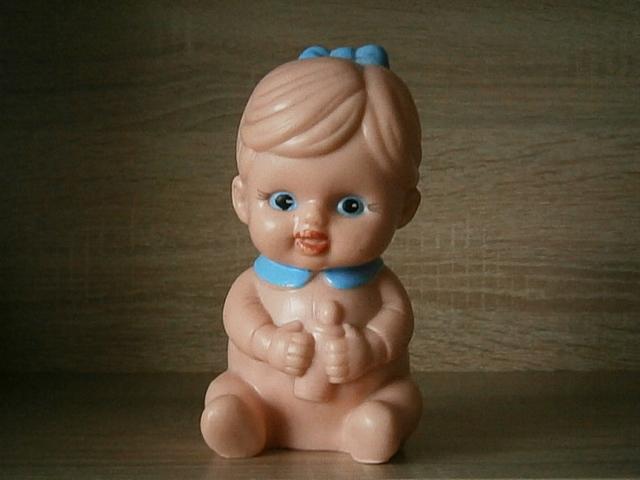 ИГРУШКА  СССР   ДЕВОЧКА   с бутылочкой    резина