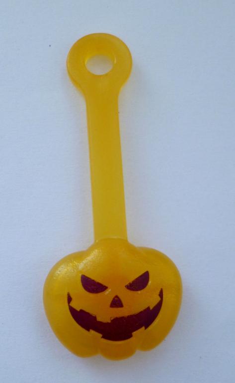 Скрепыши 2 с акции "Магнита". Скрепыш Тыквыш