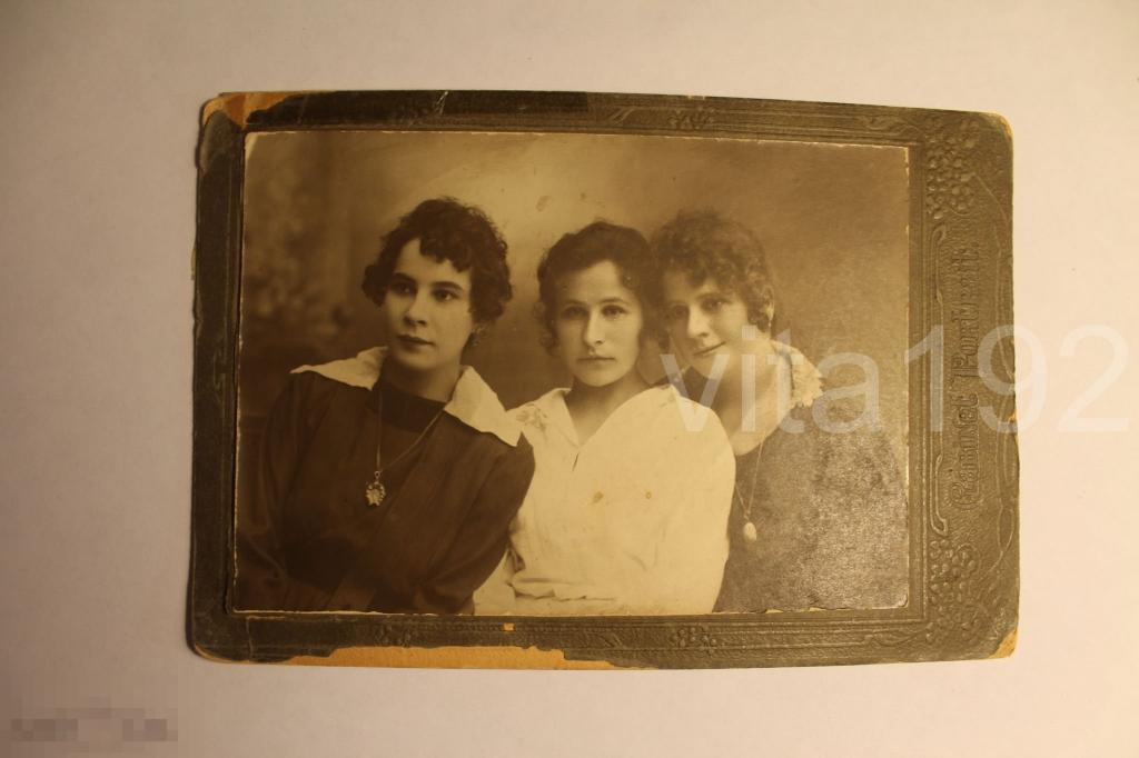 КОЛЛЕКТИВНОЕ ФОТО. ДЕВУШКИ. ПЛАТЬЕ. МОДА. 1924 ГОД. 