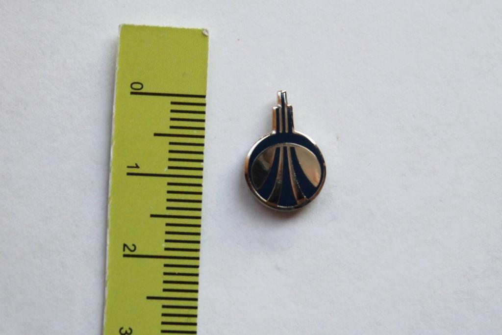 Значок франчик фрачник. Банк УРАЛСИБ. # 5118