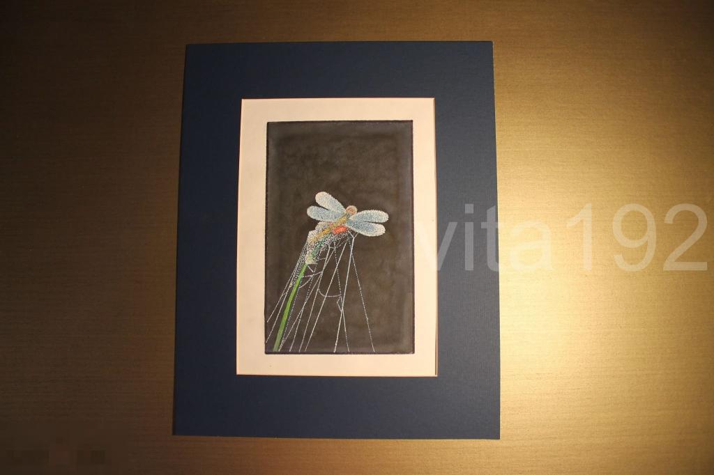 КАРТИНА. БУМАГА. АКВАРЕЛЬ. ПОДПИСЬ АВТОРА. ПАСПАРТУ. ЗАМЕРЗШАЯ СТРЕКОЗА. 