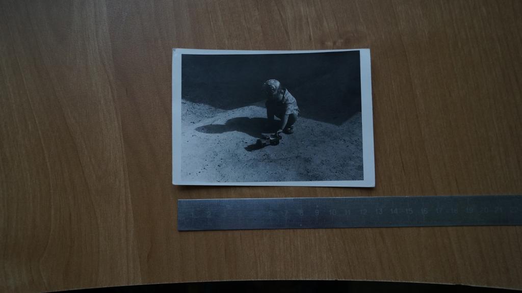 №515,10 мальчик катает машинку в песке