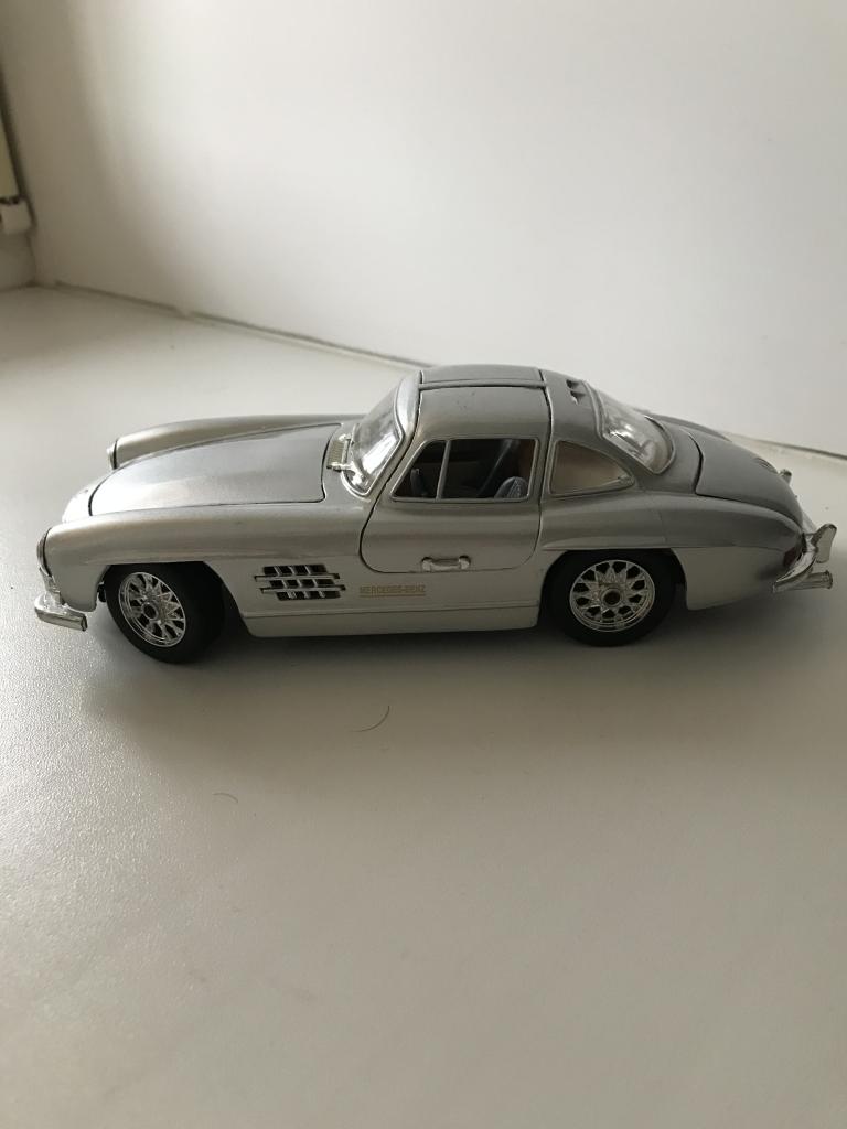 Модель автомобиля Мерседес. Mercedes-Benz. 300 SL.Масштаб 1:24.