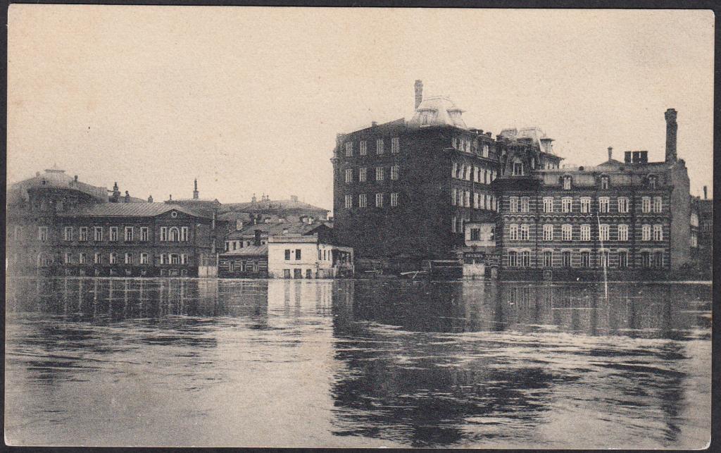 Москва.  Наводнение  в  апреле  1908 г.  Фабрика  Товарищества  Эйнем  и  К.