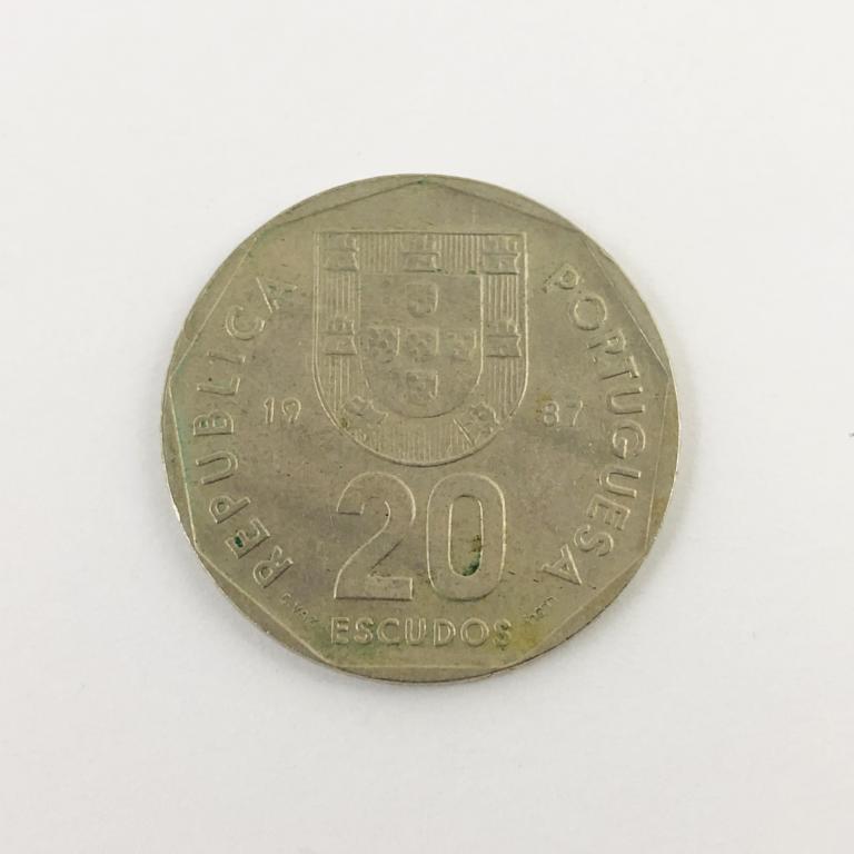 Монета. 20 эскудо. Португалия. 1987 год
