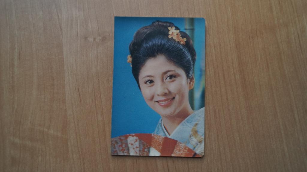 №290,21 Открытка СТЕРЕО стереооткрытка иностранная чистая - Япония Мигающая глазом Девушка с веером