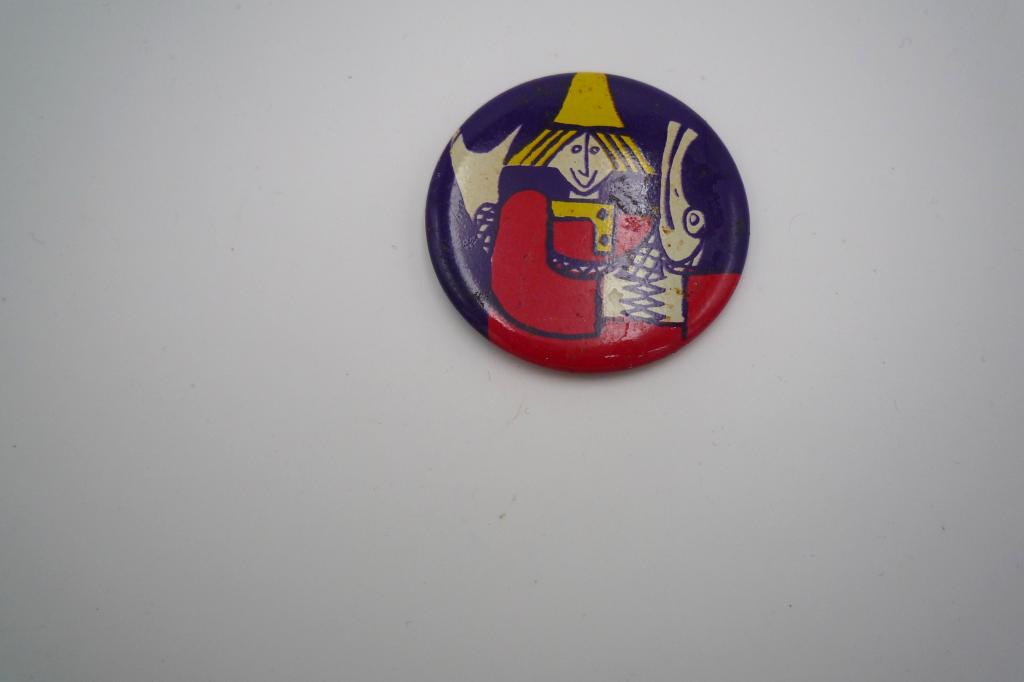 Царевна-лягушка и Емеля со щукой  из русских сказок  2 значка