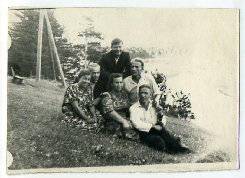 Советский быт Женщины мужчины на отдыхе пикник 9 х 13 см -КА