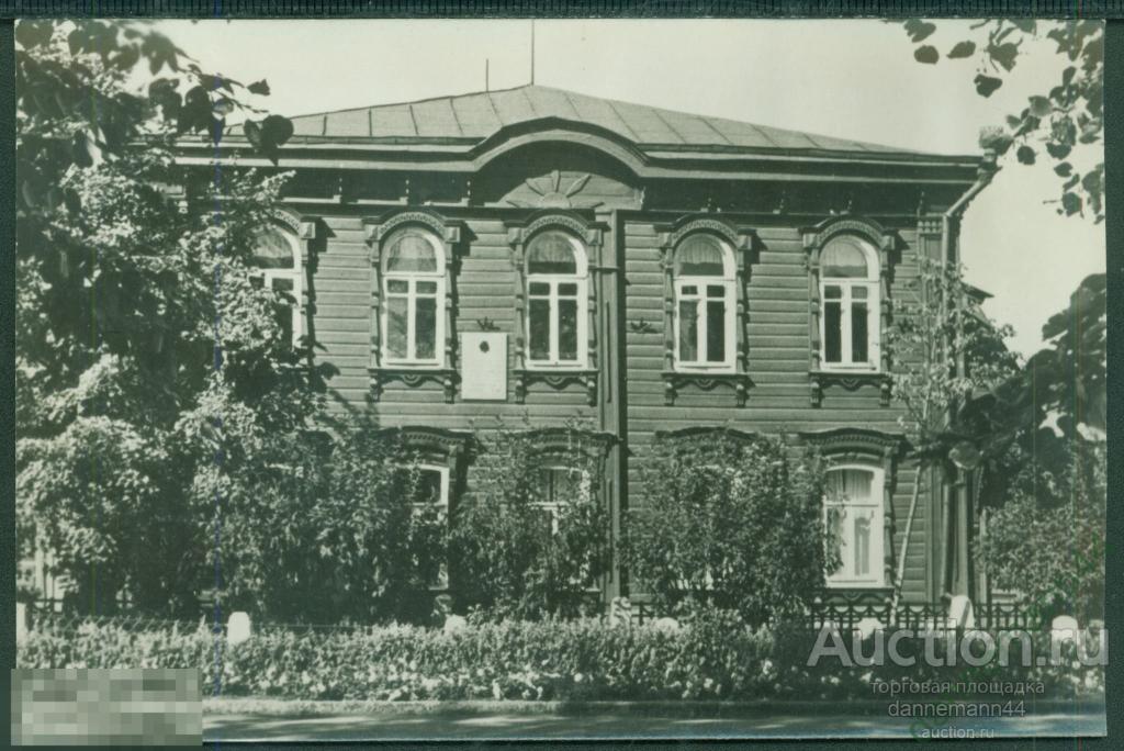 Novosibirsk. Stalin Square. Left Business (Profit) house Red Avenue, 25. On the