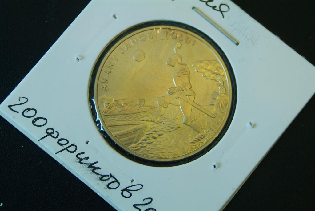 Венгрия 200 форинтов 2001 КМ 756
